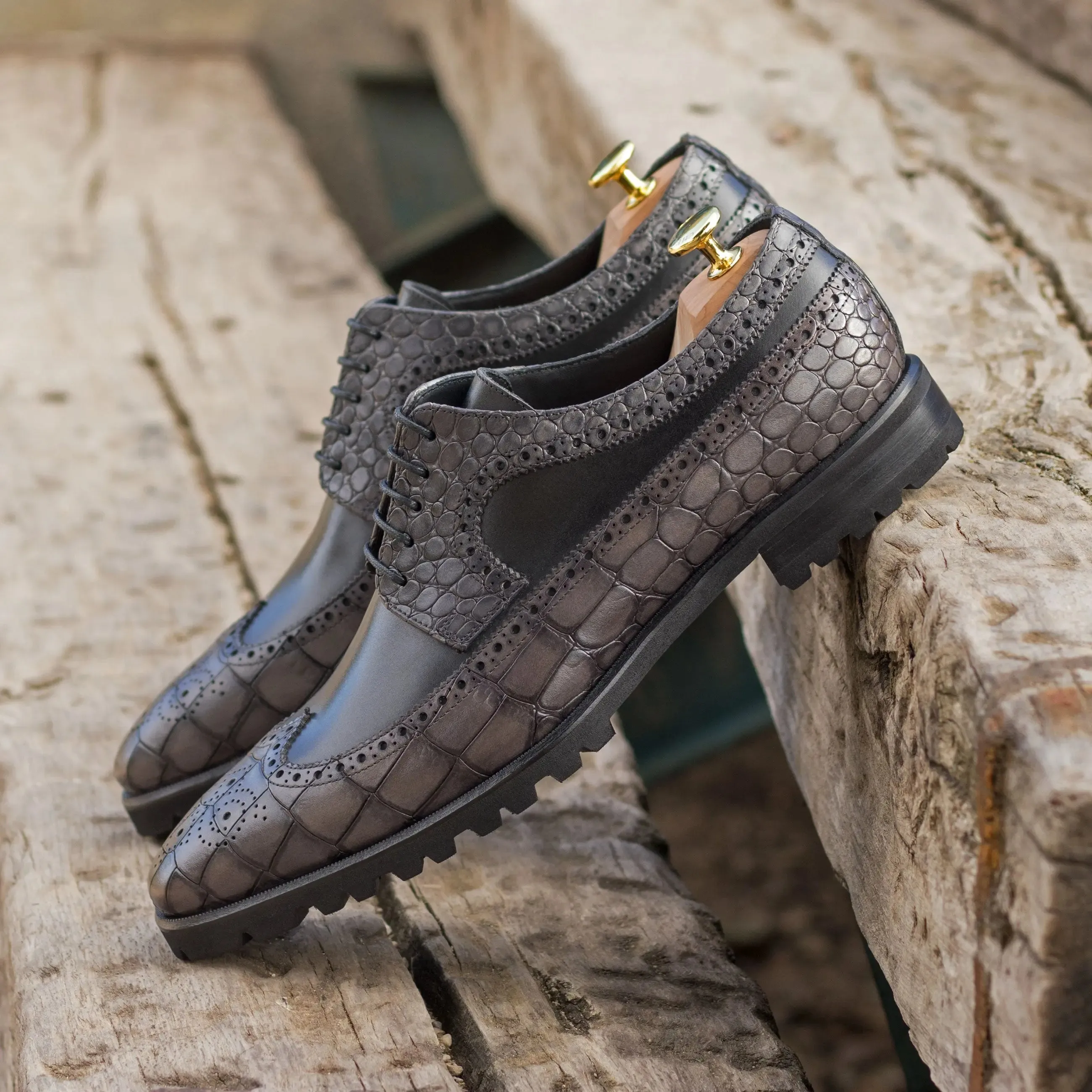 DapperFam Zephyr in Grey / Black Men's Italian Croco Embossed Leather Longwing Blucher
